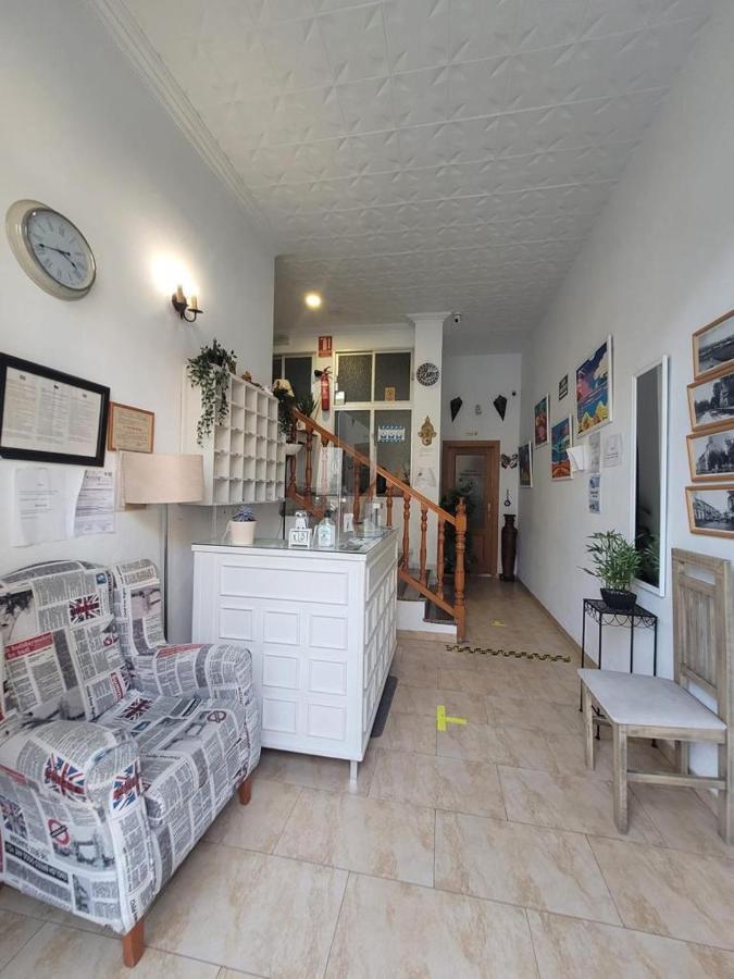 Hostal Mediterraneo Torre Del Mar Exterior foto